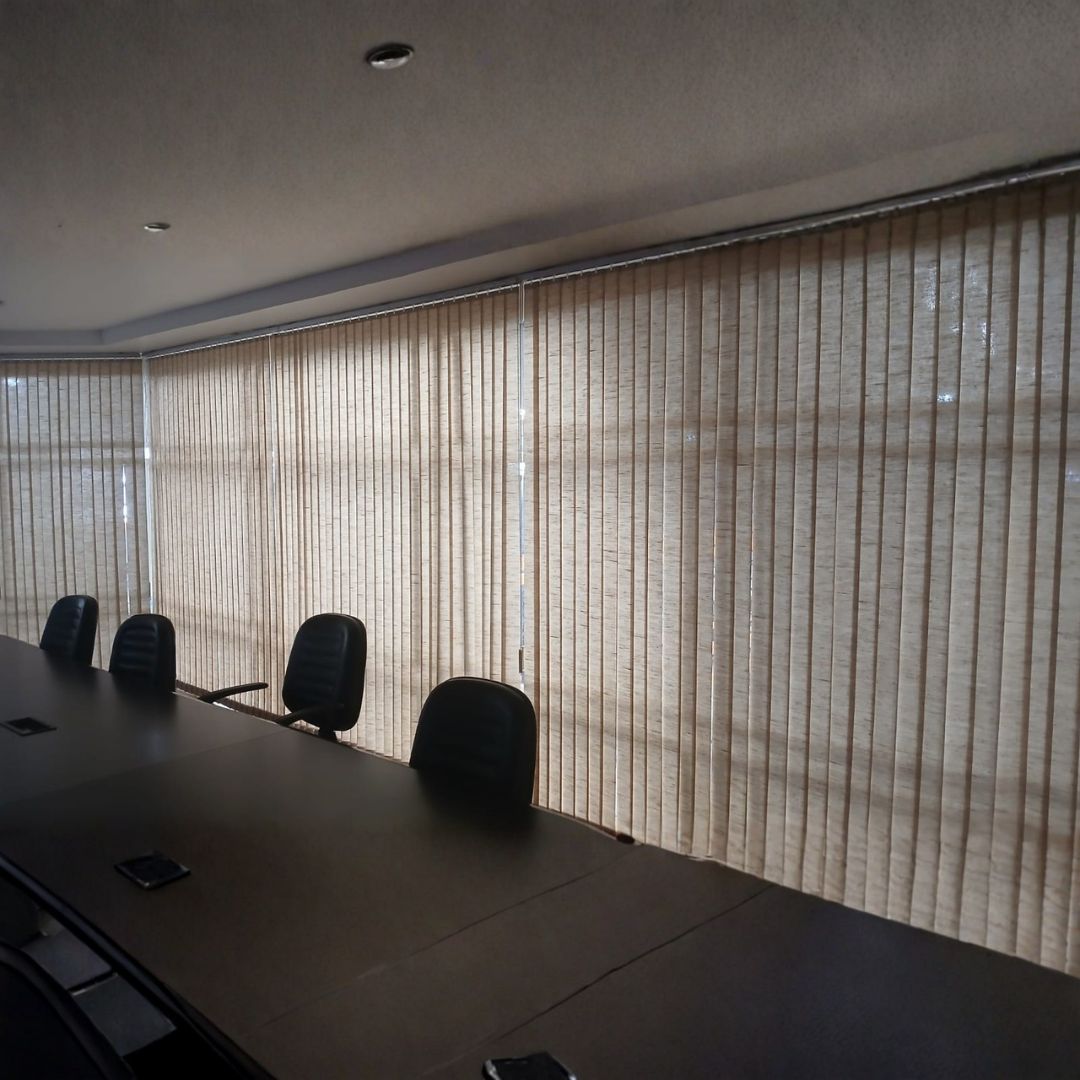 Persiana Vertical sob medida para sala de reunião – Belo Horizonte — Belo Horizonte